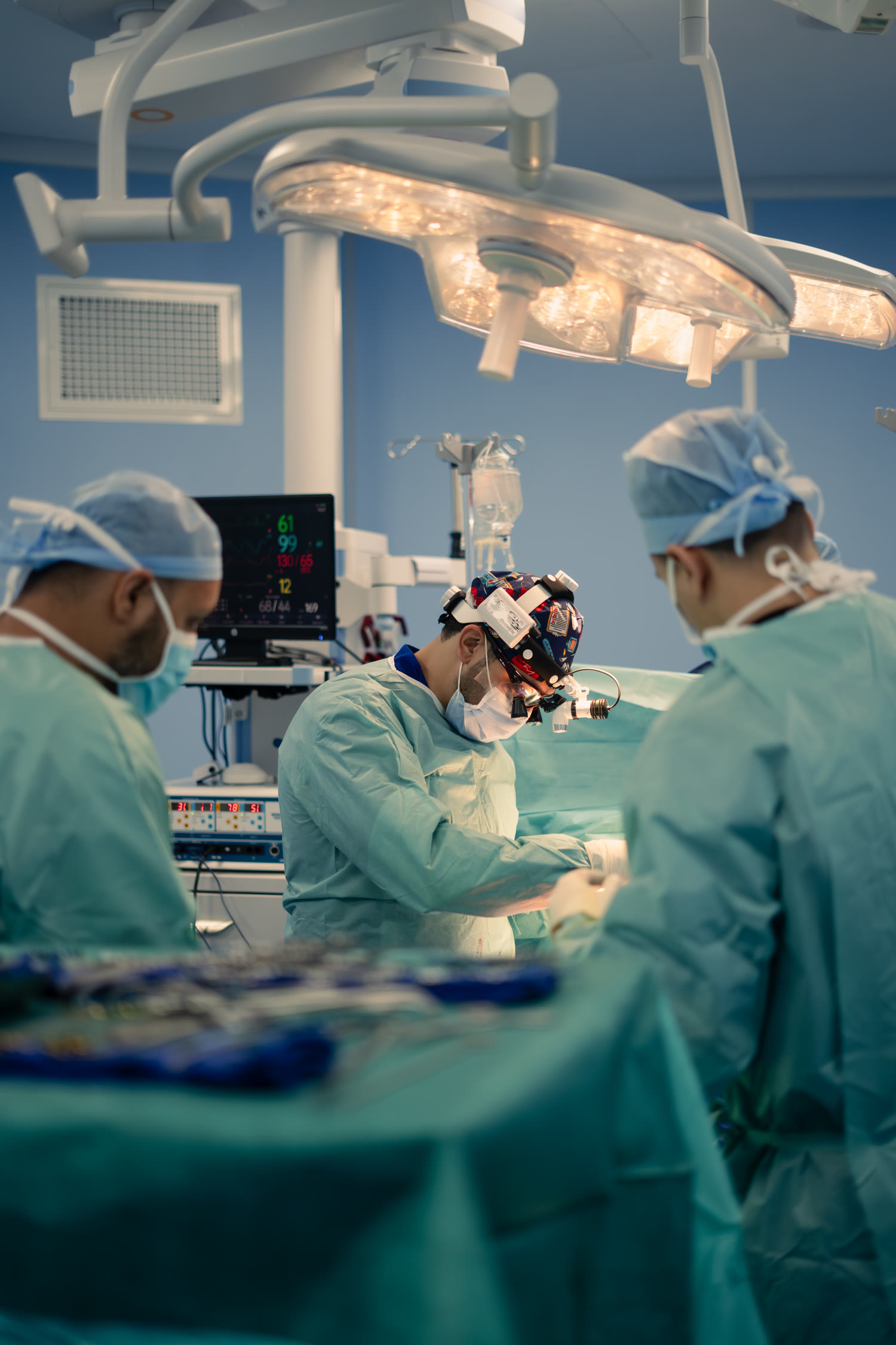 Équipe de chirurgie cardiaque au bloc opératoire à Tanger
